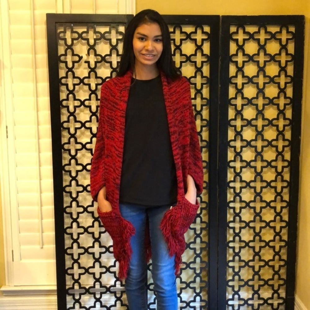 NWT  COCOON RED‎ AND BLACK LONG SWEATER WITH POCKETS